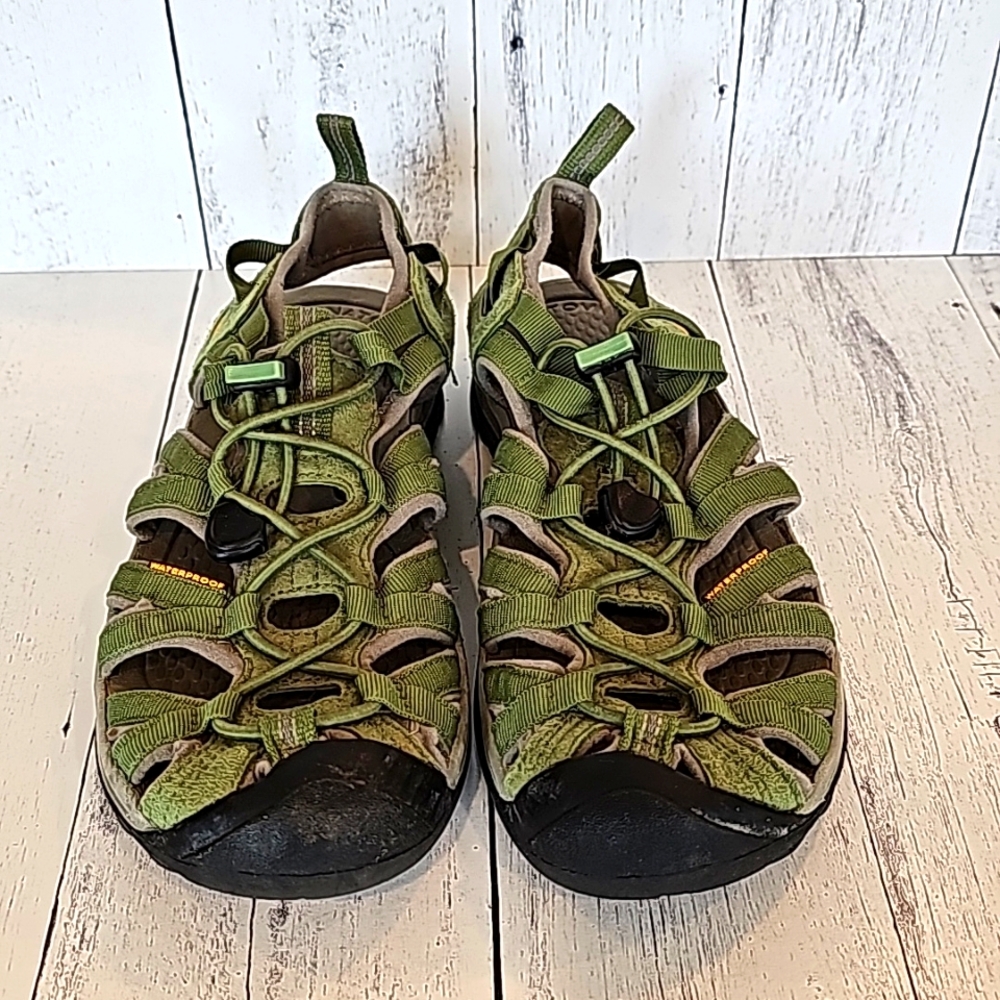 GREEN AND GREY KEENS